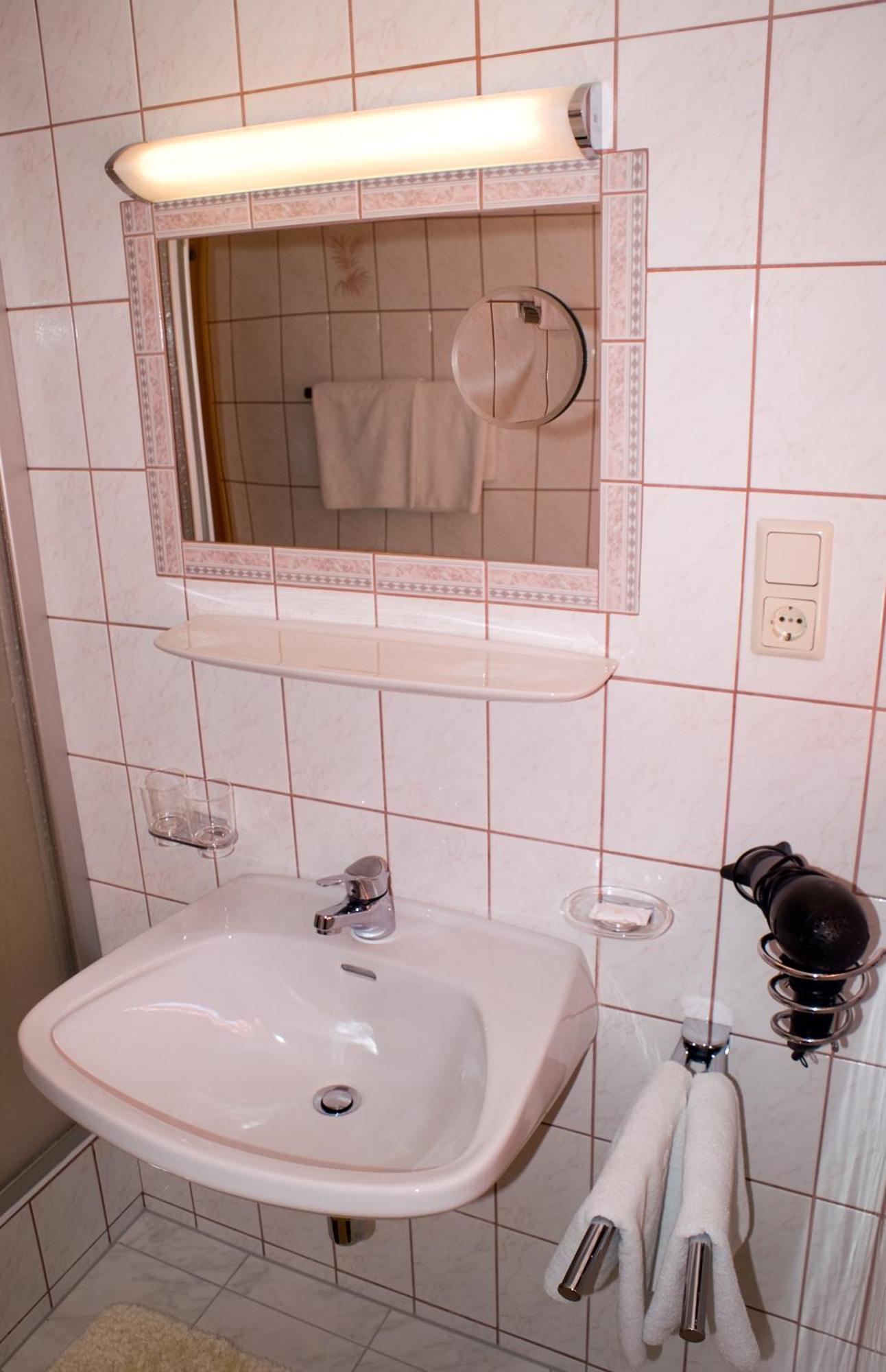 Gaestehaus Resi Jerzens Eksteriør billede